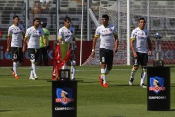 Ftbol, Colo Colo v Unin Espaola.
Primera fecha, Campeonato de Clausura 2016.
El jugador de Colo Colo Gonzalo Fierro levanta la copa antes del partido contra Unin Espaola en el estadio Monumental de Santiago, Chile.
16/01/2016
Felipe Zanca/Photosport*****

Football, Colo Colo v Union Espanola.
First date, Clousure Championship 2016.
Colo Colo's player Gonzalo Fierro up the trophy before the game against Union Espanola at the Monumental stadium in Santiago, Chile.
16/01/2016
Felipe Zanca/Photosport
