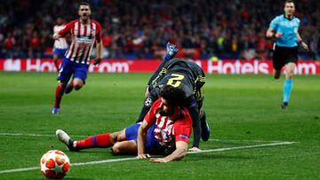 El VAR revisó un penalti a Diego Costa y lo sacó fuera