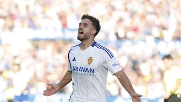 Mario Soberón celebra su primer gol al Elche.