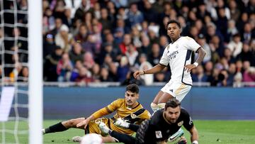 Ocasión de gol de Rodrygo.