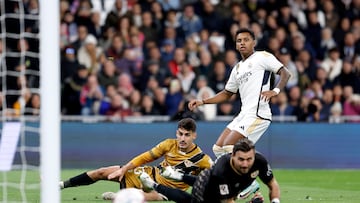 Ocasión de gol de Rodrygo.