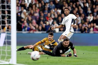 Ocasión de gol de Rodrygo.