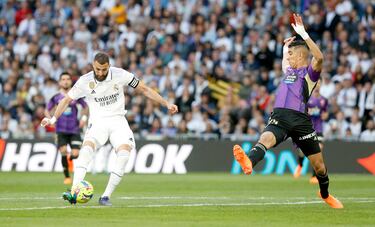 ¡Doblete de Benzema en tres minutos! Benzema aprovecha una buena jugada de Vinicius y Rodrygo para conducir desde la frontal y ponerla a la escuadra, sin que pueda hacer nada Asenjo. Vendaval del Madrid en apenas cinco minutos.