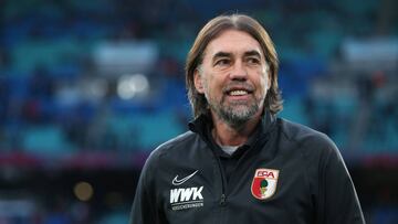 Augsburg&#039;s Swiss head coach Martin Schmidt enters the pitch prior to the German first division Bundesliga football match RB Leipzig v  FC Augsburg in Leipzig, eastern Germany, on December 21, 2019. (Photo by Ronny Hartmann / AFP) / DFL REGULATIONS PR