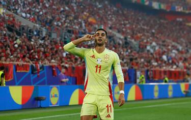 En el partido frente Albania de la Eurocopa 2024 el azulgrana anotó su gol número 20, igualando al mítico Telmo Zarra. Actualmente, lleva dos más y está a 3 tantos de entrar en el top 10. 