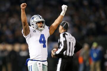 El Sunday Night Football rindió homenaje a la surrealista semana de la NFL. Los Vaqueros de Dallas vencieron en Oakland 20-17 a los Raiders en un duelo que se definió en la última jugada. El gol de campo de Dan Bailey encaminó a los Cowboys, pero dejó con un minuto y medio a los Raiders para remontar el encuentro. Sin embargo, Derek Carr quiso anotar por propia cuenta y perdió el ovoide antes de ingresar a la zona de touchdown. La derrota prácticamente dejó a los Raiders sin posibilidades de acceder a los playoffs.