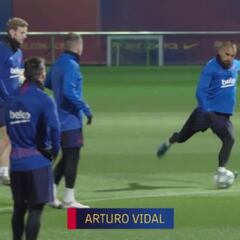 Vidal entró a los goles del mes del Barça con estos remates
