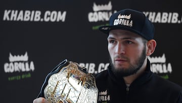 Khabib Nurmagomedov con el cintur¨®n de la UFC.