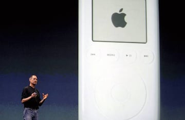 LONDON - JUNE 15:  Steve Jobs, Chief Executive Officer of Apple computers, stands by a projection of an iPod as he launches iTunes Music Store in the territories of Great Britain, Germany and France, on June 15, 2004 in London. The iTunes store allows users to buy and download albums or individual songs from a library of 700,000 songs.  (Photo by Ian Waldie/Getty Images) *** Local Caption *** Steve Jobs