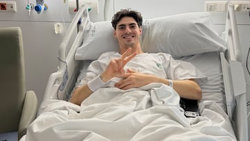 Fermín Aldeguer, en el hospital tras su operación.