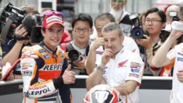 Márquez celebra la pole lograda en Sepang.