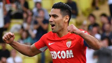 Radamel Falcao celebra uno de sus goles.