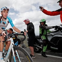 Bardet critica a Urán: "No da relevos, se limita a bonificar"