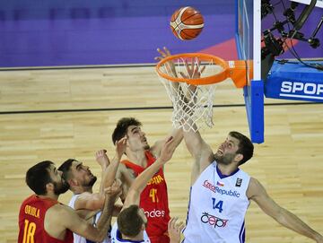 Juancho Hernang車mez y Kamil Svrdlik.