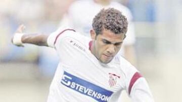 <b>FUTURO. </b>Daniel Alves es perseguido por el Barcelona de cara a la próxima temporada.