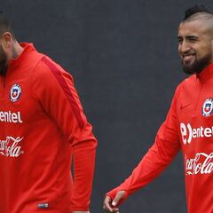 Pinilla defiende a Vidal: "Sigue trabajando y está cada día más fuerte"