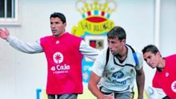 <b>SOLVENCIA. </b>David García no está desentonando como central. En Tenerife tuvo mucho trabajo para minimizar la pegada del rival.