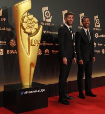 Sergio Ramos con su hermano René.