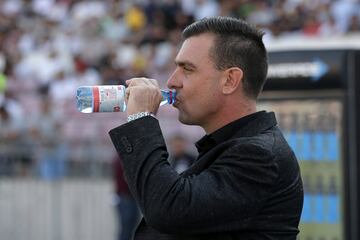 Futbol, Palestino vs Colo Colo
Tercera fecha, campeonato nacional 2018
El entrenador de Colo Colo Pablo Guede toma su lugar antes del partido de primera division contra Palestino disputado en el estadio Nacional de Santiago, Chile.
17/02/2018
Javier Torres/Photosport