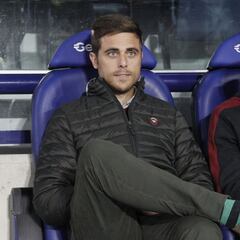 Alessio Lisci solo contempla el banquillo