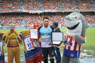 Sebastián Viera disputó su último partido con la camiseta de Junior, luego del partido de despedida con varios jugadores históricos del club.