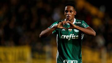 Yerry Mina celebrando un gol con Palmeiras ante Peñarol por la Copa Libertadores 2017