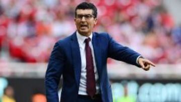 José Manuel de la Torre ganó en su partido 100 como timonel de las Chivas.