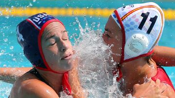 2016 Rio Olympics - Water Polo - Preliminary - Women's Preliminary Round - Group B Spain v USA - Maria Lenk Aquatics Center - Rio de Janeiro, Brazil - 09/08/2016. Rachel Fattal (USA) of USA and Maica Garcia Godoy (ESP) of Spain in action. REUTERS/Laszlo Balogh FOR EDITORIAL USE ONLY. NOT FOR SALE FOR MARKETING OR ADVERTISING CAMPAIGNS.