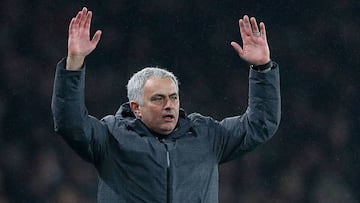 Manchester United's Portuguese manager Jose Mourinho reacts after Manchester United's Belgian striker Romelu Lukaku (unseen) was fouled during the English Premier League football match between Arsenal and Manchester United at the Emirates Stadium in London on December 2, 2017. / AFP PHOTO / Adrian DENNIS / RESTRICTED TO EDITORIAL USE. No use with unauthorized audio, video, data, fixture lists, club/league logos or 'live' services. Online in-match use limited to 75 images, no video emulation. No use in betting, games or single club/league/player publications. /