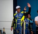 Valentino Rossi se baja del coche