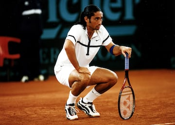 Marcelo Ríos, que estuvo seis semanas en 1998, es el único número uno que nunca ha ganado un título de Grand Slam. Sólo alcanzó la final en Australia, en 1998. También fue el líder de menor estatura (1,75). Una lesión de espalda le obligó a retirarse en 2004 con 28 años, tras una carrera plaga de controversia.