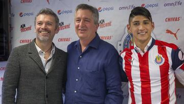 Jos&eacute; Luis Higuera, CEO de Grupo Omilife; y Jorge Vergara, due&ntilde;o de las Chivas. 