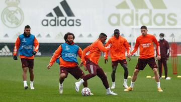 Casemiro, Marcelo, Vinicius, Mendy y Valverde, durante el entrenamiento previo al partido del Shakhtar en Valdebebas.