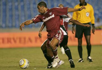 Cuando solamente tena 13 a?os se incorpor a las filas del Fluminense Football Club. En el a?o que estuvo defendiendo la camiseta del conjunto brasile?o jug un total de 40 partidos en los que anot seis goles y reparti siete asistencia.