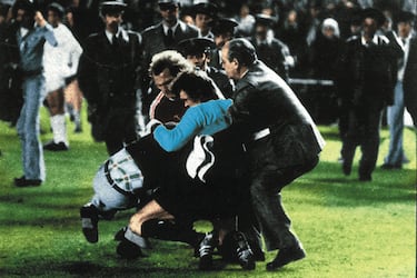 El incidente derivó en sanciones al Real Madrid y marcó el inicio de la gran rivalidad europea entre Madrid y Bayern, con el Bayern reforzando su fama de “bestia negra” blanca.