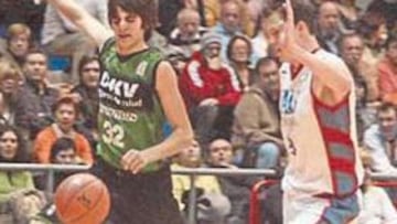 <b>NUEVO CONTRATO. </b>Ricky Rubio, en la imagen ante el Tau, se estrenará con el DKV como profesional.