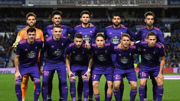 El once inicial del Celta posa antes del inicio del partido contra la Real Sociedad en Anoeta.