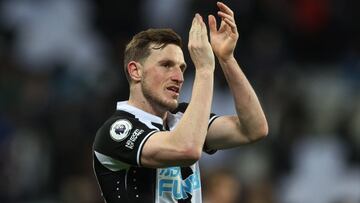 Soccer Football - Premier League - Newcastle United v Wolverhampton Wanderers - St James' Park, Newcastle, Britain - April 8, 2022 Newcastle United's Chris Wood applauds fans after the match Action Images via Reuters/Lee Smith EDITORIAL USE ONL