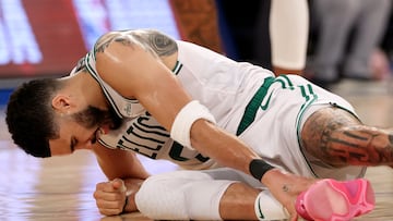 Jayson Tatum, tras caer lesionado.