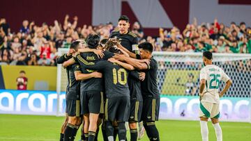 La Selección Mexicana celebra un gol de Alexis Vega frente a Arabia Saudita en los cuartos de final de la Copa Oro