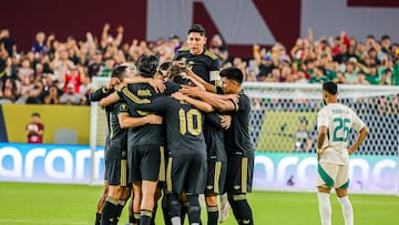 La Selección Mexicana celebra un gol de Alexis Vega frente a Arabia Saudita en los cuartos de final de la Copa Oro