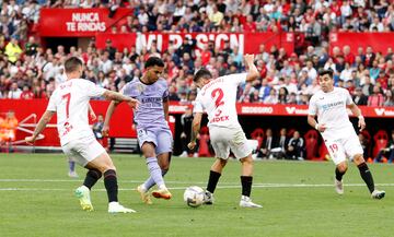Rodrygo aprovech¨® el contragolpe madridista para marcar el 1-2.