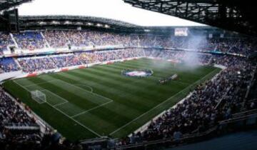 Ubicado en New Jersey, Estados Unidos, tiene espacio para 35 mil espectadores.