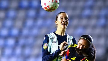 Nina Nicosia (L) of Pachuca fights for the ball with carol Acuna (R) of America during the 9th round match between Pachuca and America as part of the Liga BBVA MX Femenil, Torneo Apertura 2025 at Hidalgo Stadium, on August 31, 2025 in Pachuca, Hidalgo, Mexico.