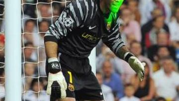 <b>EL LÁSER. </b>Víctor Valdés fue molestado en algunos momentos.