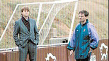 <b>COMPROMETIDO</b>. Fernando Vázquez aseguró ayer a Carlos Suárez que no dejará tirado al Valladolid.