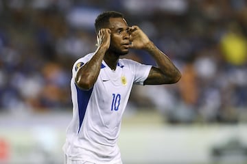 Bacuna pasará a la historia en su selección tras convertirse en el primer futbolista en marcar un gol en Copa Oro para Curazao. 