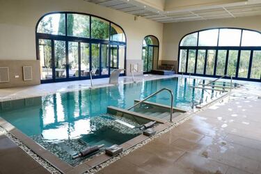 Pozas de agua helada, antídoto a los 60 partidos en Montecastillo