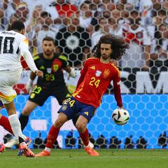 Más lío: la UEFA dice ahora que la mano de Cucurella era penalti