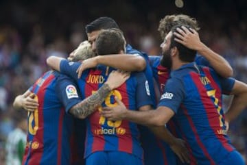 Celebración del gol de Messi 2-1.